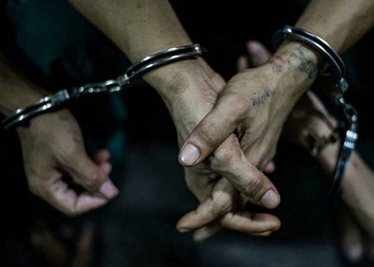 இலங்கை இராணுவத்தின் அவல நிலை : கையடக்க தொலைபேசிகளை திருடிச்சென்று அகப்பட்ட கோப்ரல்…