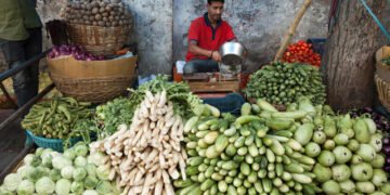 எகிறும் காய்கறி விலை, ஹோட்டல் உணவும் இத்தனை சதவீதம் உயருமா? – அச்சத்தில் மக்கள்!