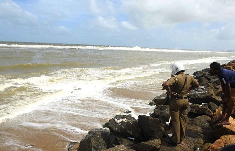 நீர்கொழும்பு நீதிமன்றத்துக்கு அருகில்அடையாளம் காணப்படாத பெண்ணொருவரின் சடலம் மீட்பு…