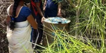 துணிவுடன் இறங்கிய பெண் கிராம சேவையாளர்
