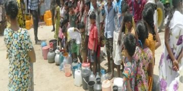 யாழ்ப்பணத்தில் குடிநீர் தட்டுப்பாடு : ஒரு குடம் குடி நீருக்கு வரிசையில் நிற்க வேண்டிய அவலம் …