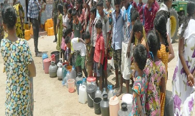 யாழ்ப்பணத்தில் குடிநீர் தட்டுப்பாடு : ஒரு குடம் குடி நீருக்கு வரிசையில் நிற்க வேண்டிய அவலம் …