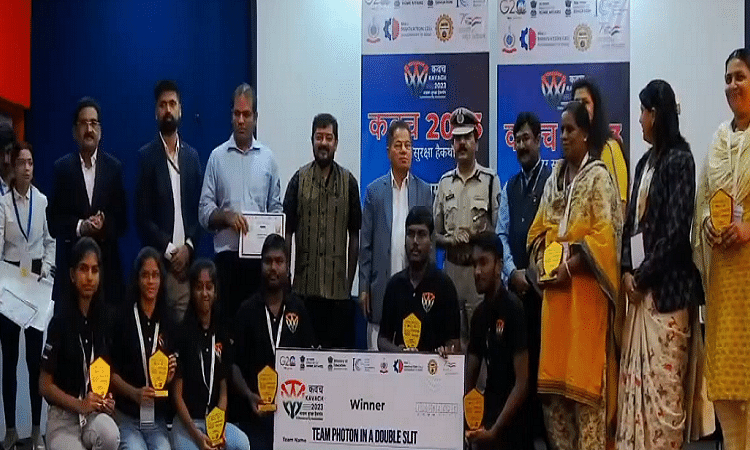 பூந்தமல்லி தனியார் பொறியியல் கல்லூரி கவாச் 360’ என்ற மொபைல் ஆப் முதல் பரிசைப் பெற்றுள்ளது.