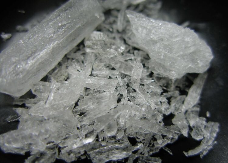 பேரூந்தில் கடத்தப்பட்ட “ஐஸ்” போதைப்பொருள் : நான்கு கோடி பெறுமதியான ‘ஐஸ்’சுடன் ஒருவர் கைது…