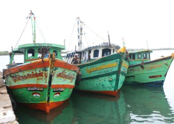 இந்தியாவிற்கு  படகு மூலம்  சென்று பேச்சுவார்த்தை நடத்த தீர்மானம்  மீனவர்கள்.!