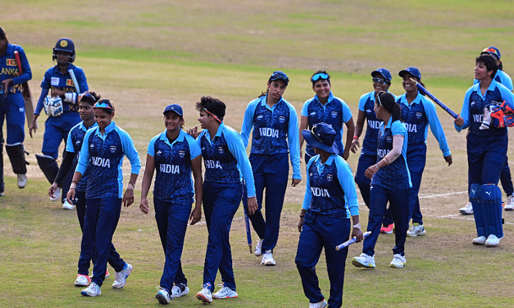 இலங்கை மகளிர் அணியை வீழ்த்தி, இந்திய அணி தங்கத்தைக் கைப்பற்றியது.!