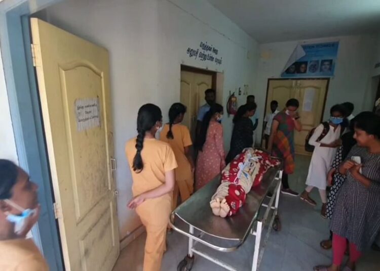 கல்லூரி மாணவிஉயிரை குடித்த காய்ச்சல்.. பின்னணி என்ன?