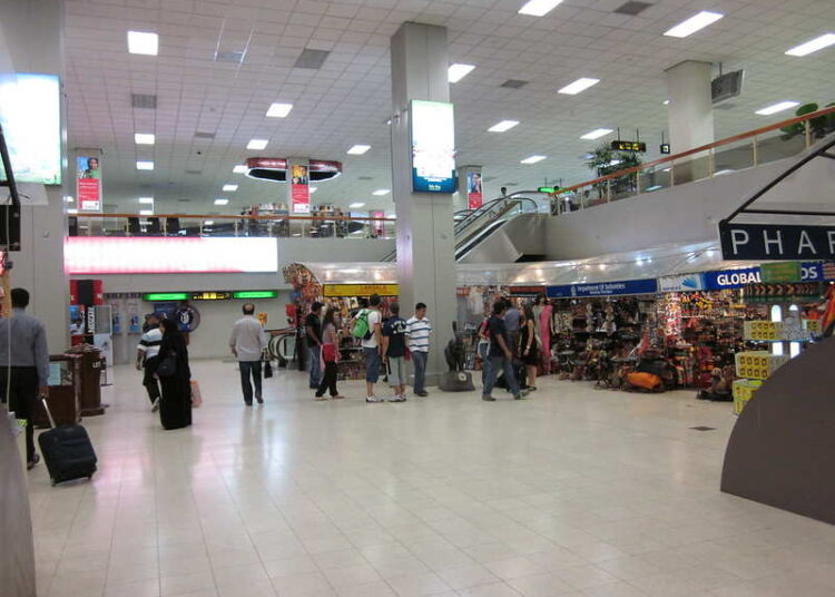 இலங்கை வந்த சீனப்பெண் நாடுகடத்தப்பட்டார்!