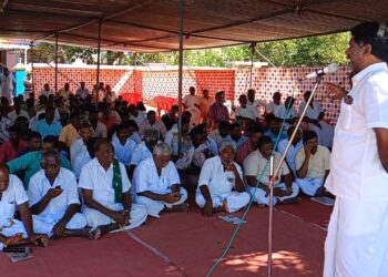 இலங்கை கடற்படையால் கைதான 64 மீனவர்களை விடுவிக்க கோரி இன்றும்உண்ணாவிரத போராட்டம் தொடர்கிறது.