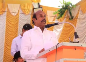 தொடரும் வருமானவரித்துறை ரெய்டு.. அமைச்சர் எ வ வேலு இப்போது எங்கே?