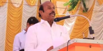 தொடரும் வருமானவரித்துறை ரெய்டு.. அமைச்சர் எ வ வேலு இப்போது எங்கே?