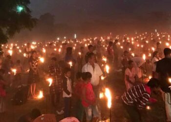 சாவரும் போதிலும் தணலிடை வேகினும் சந்ததி தூங்காது எங்கள் தாயகம் வரும் வரை தாவிடும் புலிகளின் தாகங்கள் தீராது.!