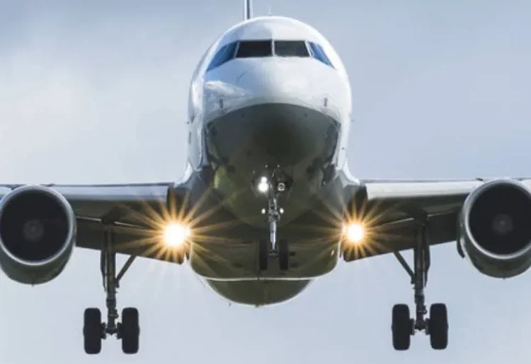 303 இந்தியர்களுடன் துபாய்  விமானம் பிரான்ஸில் தரையிறக்கம் கடத்தலா என விசாரணை