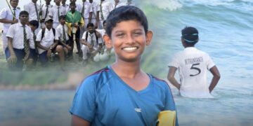 பாக்கு நீரிணையை வெறிகரமாக நீந்திக் கடந்து சாதனை படைத்த 13 வயது தமிழ்ச் சிறுவன்.