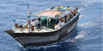 ஆழ்கடலில் 200 கிலோ போதைப்பொருள் சிக்கியது  மீனவர்கள் கைது!