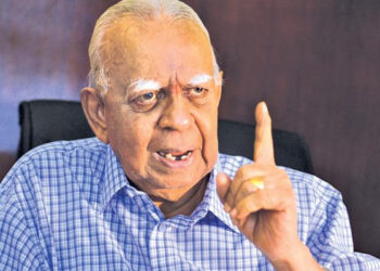 எதிர்க்கட்சித் தலைவர் இரா.சம்பந்தனின் பூதவுடளுக்கு பாராளுமன்ற வளாகத்தில் புதன்கிழமை  அஞ்சலி