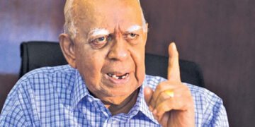 எதிர்க்கட்சித் தலைவர் இரா.சம்பந்தனின் பூதவுடளுக்கு பாராளுமன்ற வளாகத்தில் புதன்கிழமை  அஞ்சலி