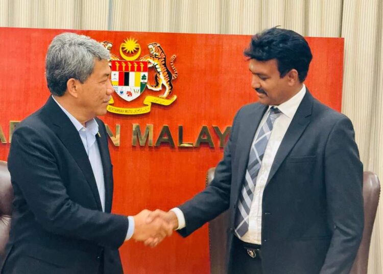 செந்தில் தொண்டமான் மலேசியாவின் பாதுகாப்பு அமைச்சர் முகமட் ஹசனை சந்திப்பு.