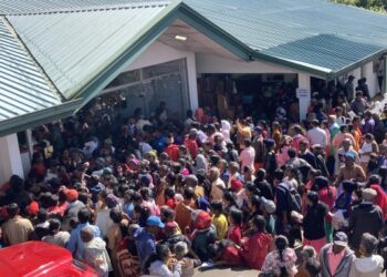 பிரதேச செயலகத்தை முற்றுகையிட்ட பொது மக்கள்!