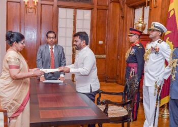 புதிய பிரதம நீதியரசராக முர்து நிரூபா பிதுஷினி பெர்னாண்டோ சத்தியப்பிரமாணம்!