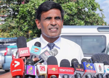 10 இடங்களில் மாவீரர் நாள் புலிகளின் சின்னம்.!