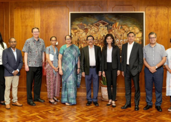 கீதா கோபிநாத் மத்திய வங்கியின் ஆளுநர் நந்தலாலை சந்தித்தார்.