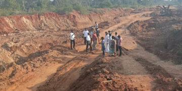 வவுனியாவில் கிரவல் அகழ்வுக்கு எதிராக மக்கள் ஆர்ப்பாட்டம்!