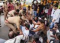 டில்லியில் மாணவர்கள் நடத்தி வரும் போராட்டத்தில் கத்தி, வாள் போன்ற பயங்கர ஆயுதங்கள்.